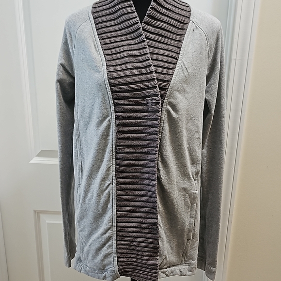 394. Lululemon Bliss Break Wrap - Picture 2 of 13